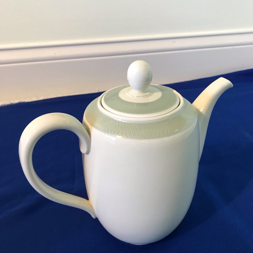 Tea Set - Picture 2 of 6